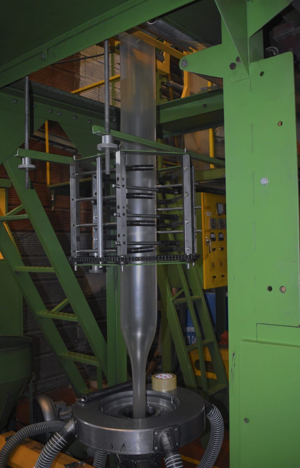 Extrusora industrial PROEMFLEX en operación
